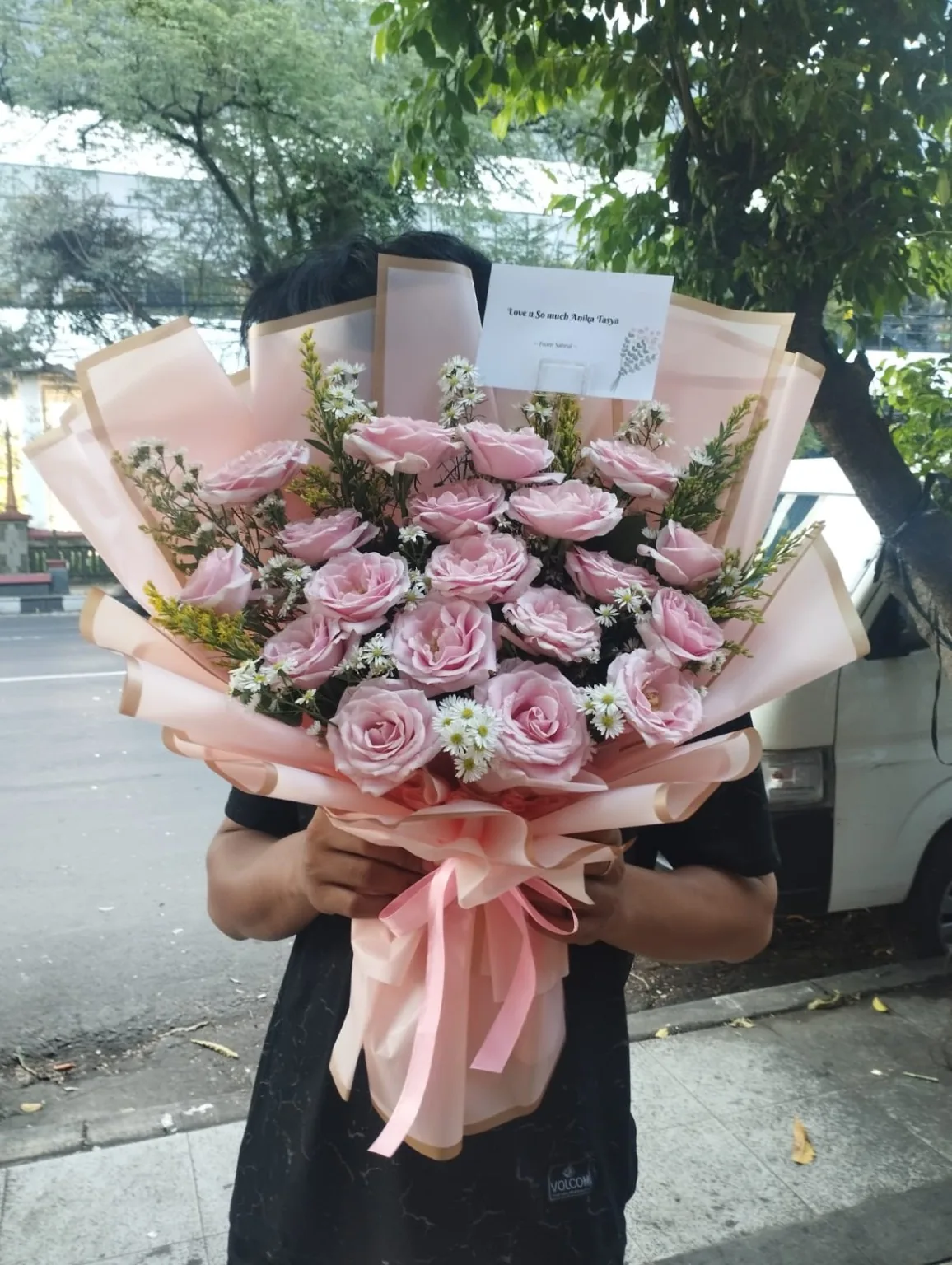 Hand bouquet pink Adeeva Florist Semarang